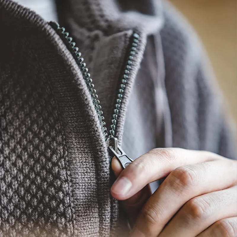 HALF-ZIP - KNITTED HOODIE